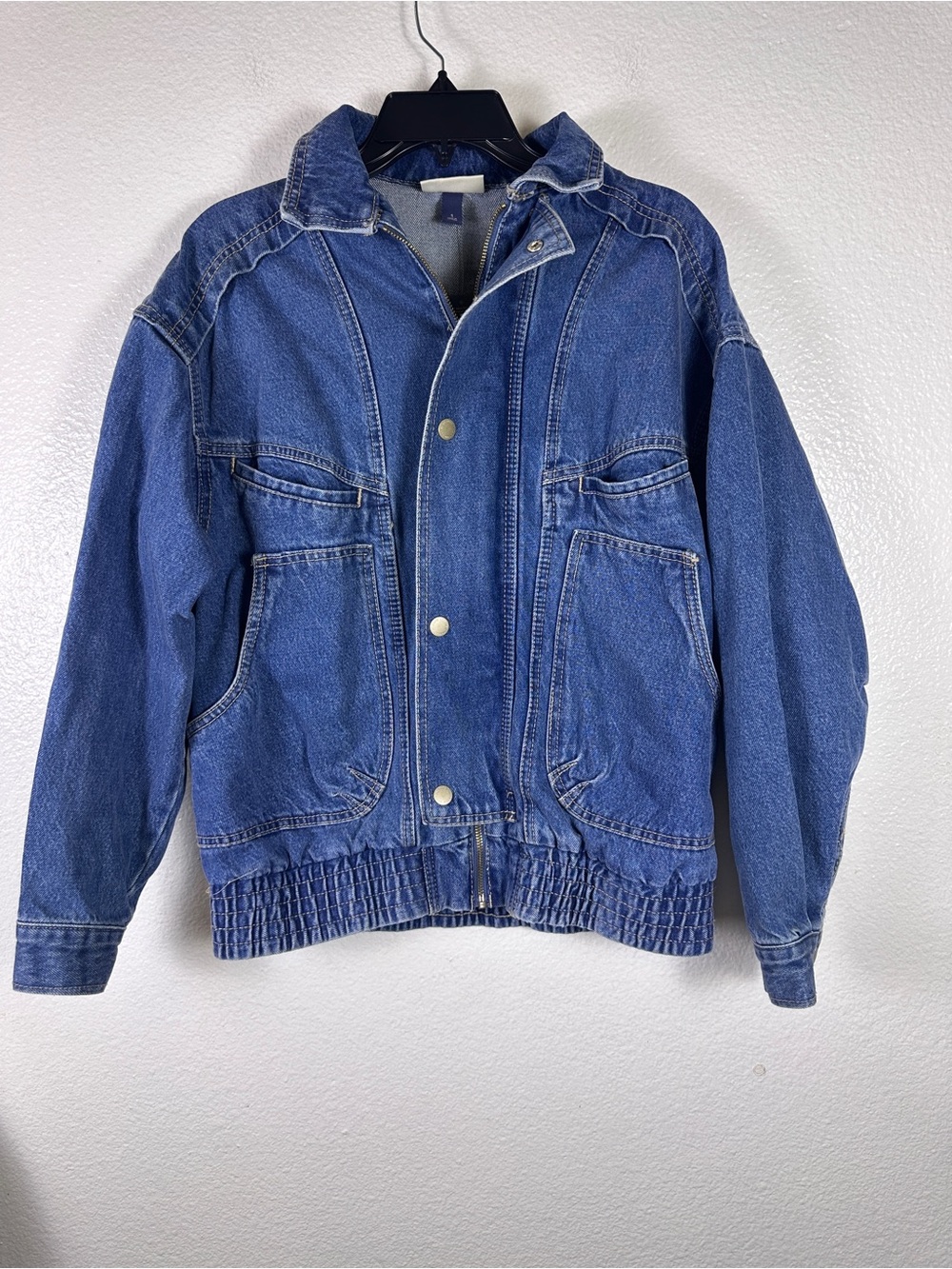 Universal Thread Women's Denim Jacket
Size S Button Zip Pockets Point Collar
